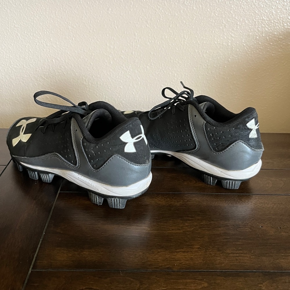 Under Armour Youth Cleats – 5.5 Youth - Picture 5 of 8